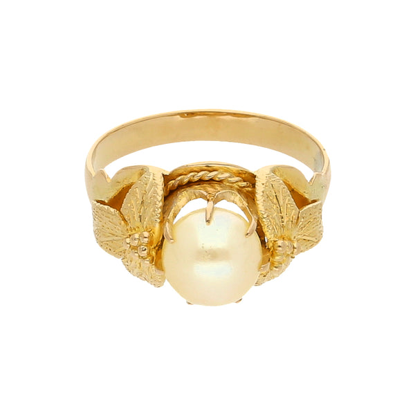 Anillo calado con perla en oro amarillo 18 kilates.