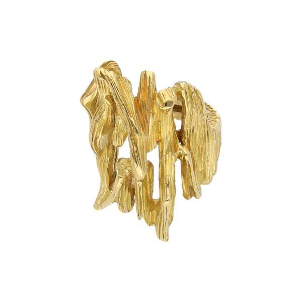 Anillo barroco en oro amarillo 18 kilates.
