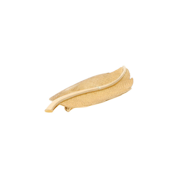 Prendedor diseño especial motivo hoja en oro amarillo 18 kilates.