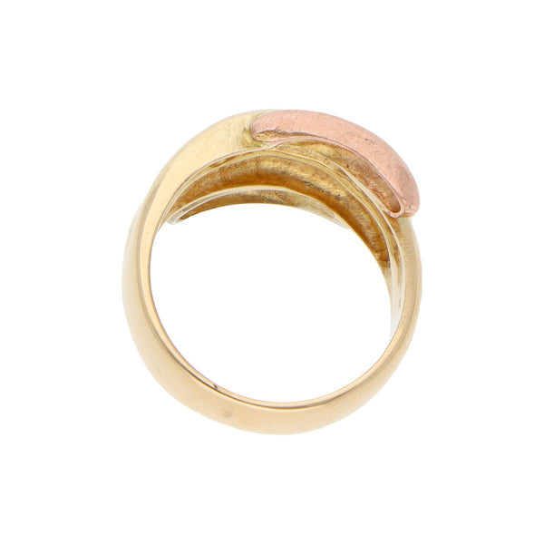 Anillo estilizado en oro tres tonos 14 kilates.