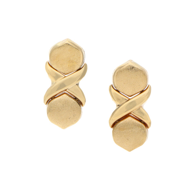 Broqueles diseño especial con colgantes en oro amarillo 14 kilates.