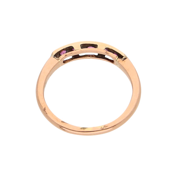 Anillo diseño especial con rubíes en oro rosa 18 kilates.