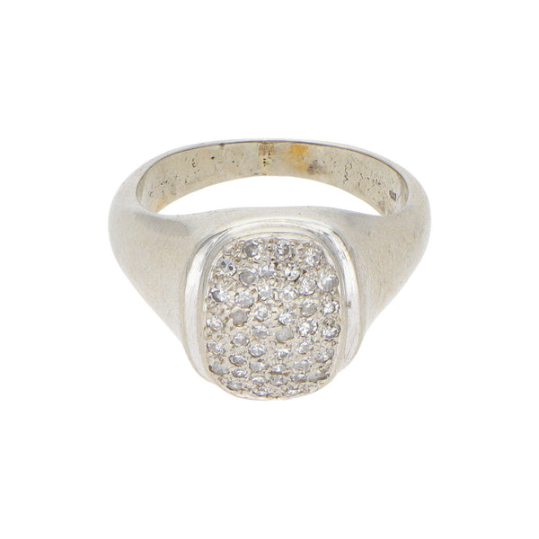 Anillo estilizado con diamantes en oro blanco 18 kilates.