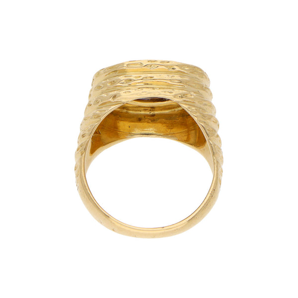 Anillo estilizado con diamantes y esmalte en oro dos tonos 18 kilates.