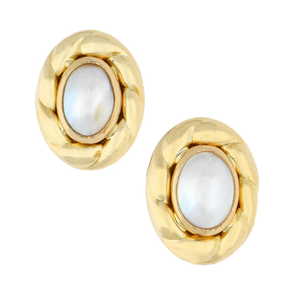 Aretes huecos con perlas en oro dos tonos 18 kilates.