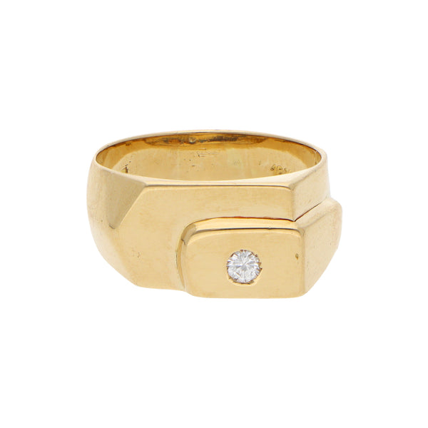 Anillo tipo sello con diamante en oro amarillo 18 kilates.