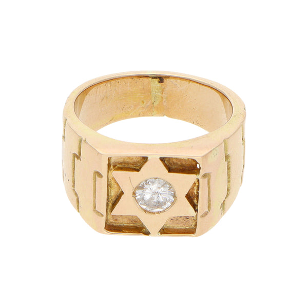 Anillo tipo sello con diamante en oro amarillo 18 kilates.