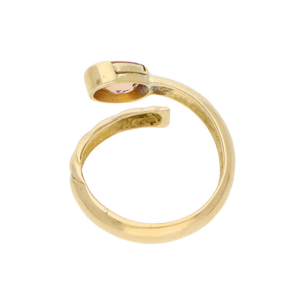 Anillo abierto con sintético en oro amarillo 18 kilates.