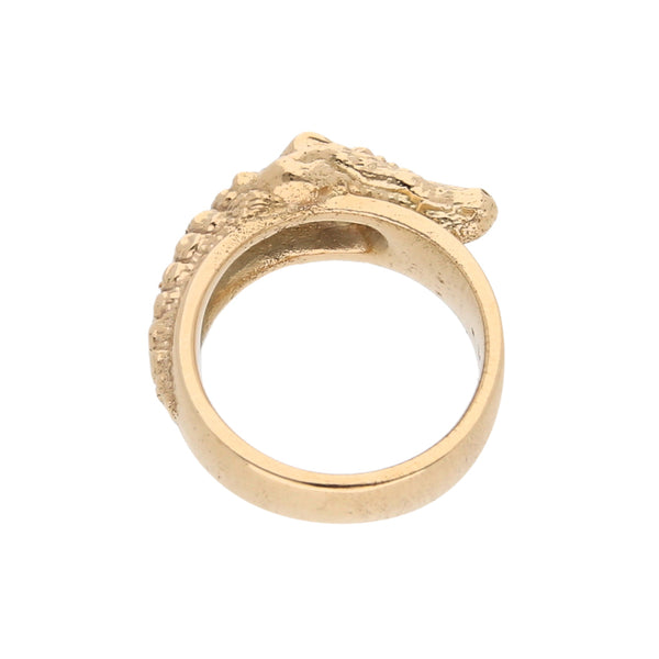 Anillo estilizado motivo lagarto en oro amarillo 14 kilates.