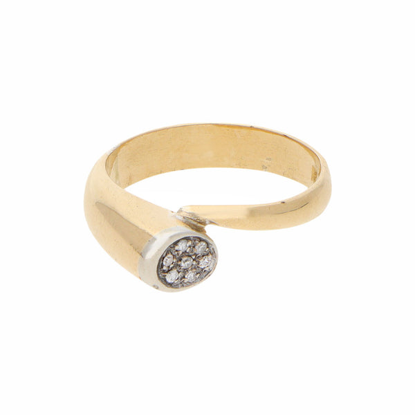 Anillo estilizado con diamantes en oro amarillo 18 kilates.