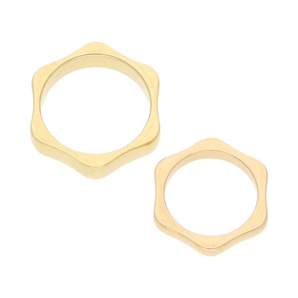 Dos argollas hexagonales firma Montblanc en oro amarillo 18 kilates.