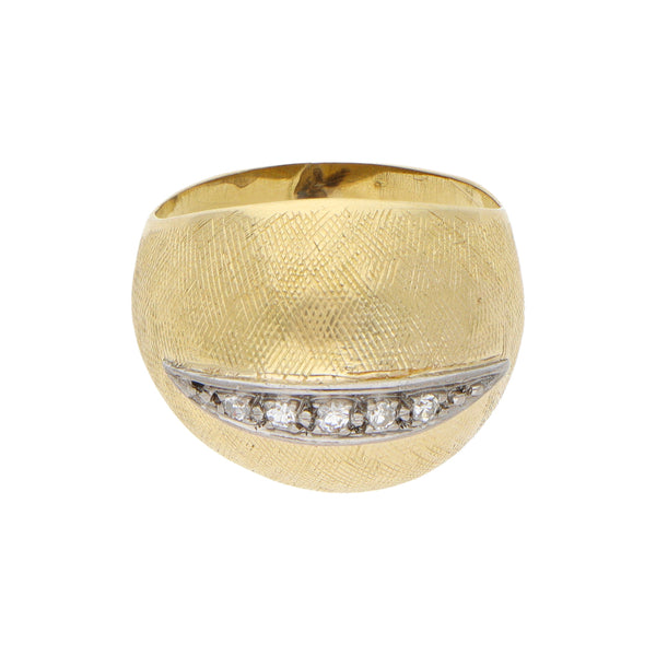 Anillo estilizado con diamantes en oro amarillo 18 kilates.