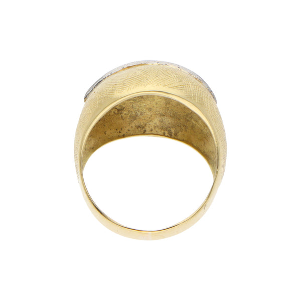 Anillo estilizado con diamantes en oro amarillo 18 kilates.