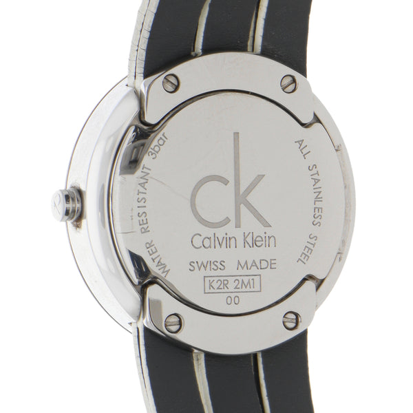 Reloj Calvin Klein para dama en caja acero correa piel.