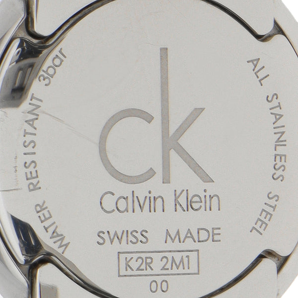 Reloj Calvin Klein para dama en caja acero correa piel.