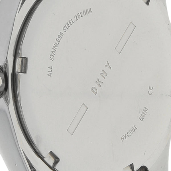 Reloj DKNY para dama en acero inoxidable.