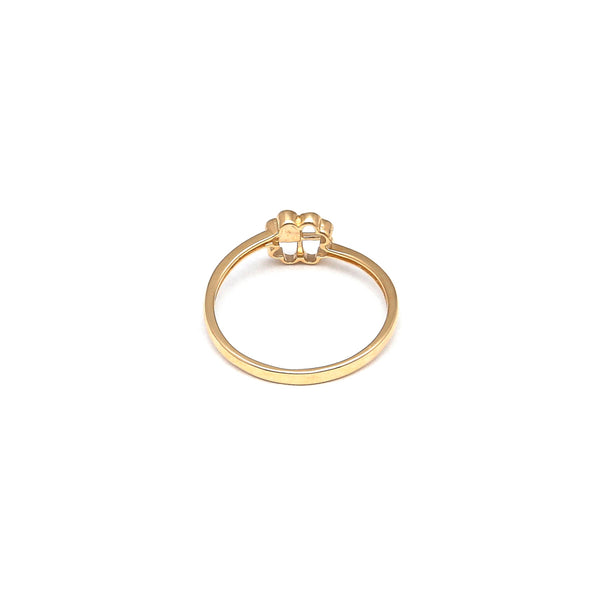 Anillo diseño especial motivo trébol con esmalte en oro amarillo 14 kilates.