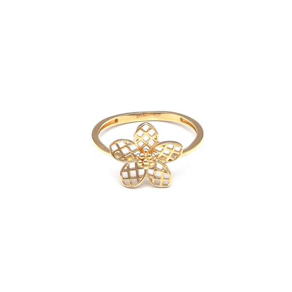 Anillo calado motivo floral en oro amarillo 14 kilates.