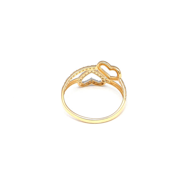 Anillo calado motivo corazones con sintéticos en oro amarillo 14 kilates.