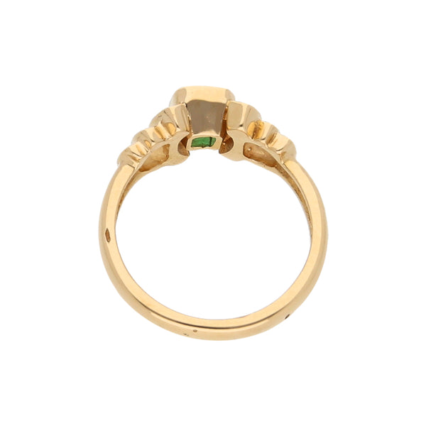 Anillo diseño especial con esmeralda en oro amarillo 18 kilates.