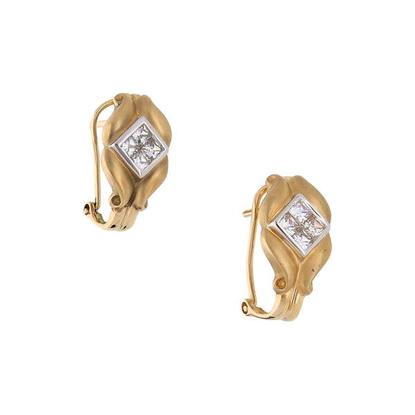 Aretes diseño especial con circonias en oro amarillo 14 kilates.