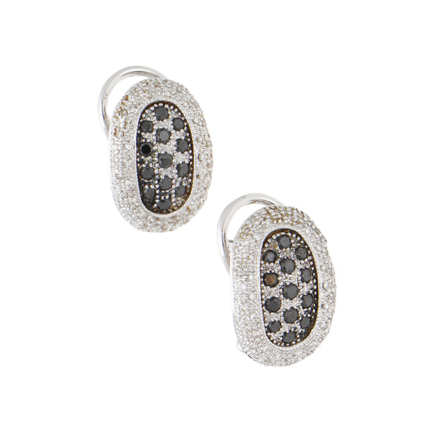 Aretes estilizados con diamantes en oro blanco 14 kilates.