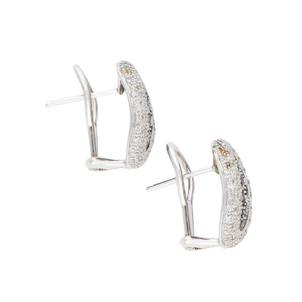 Aretes estilizados con diamantes en oro blanco 14 kilates.