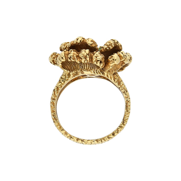 Anillo estilizado motivo flor con esmalte y sintético en oro amarillo 18 kilates.