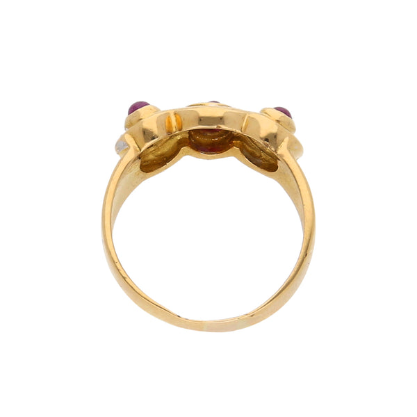 Anillo diseño especial con diamantes y rubíes en oro amarillo 18 kilates.