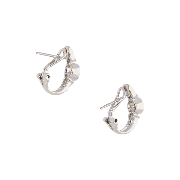 Aretes diseño especial con diamantes en oro blanco 14 kilates.