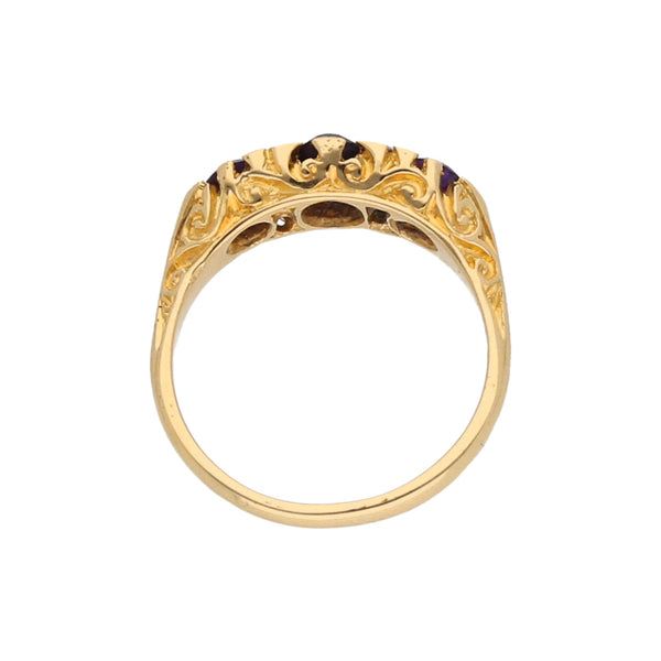 Anillo diseño especial con diamantes y sintéticos en oro amarillo 18 kilates.