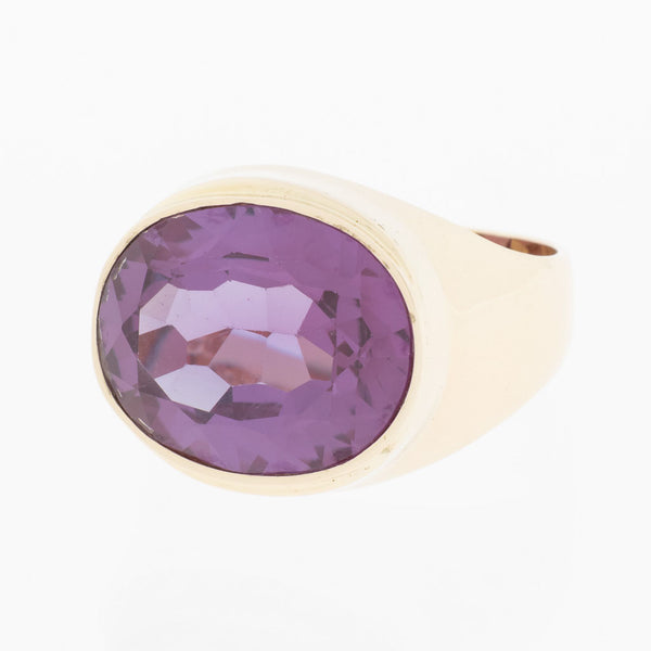 Anillo diseño especial con alejandrina en oro amarillo 14 kilates.