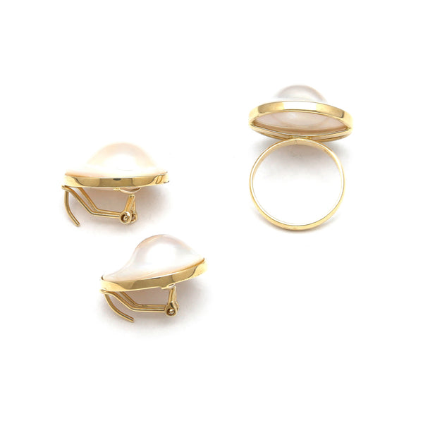 Juego de anillo y aretes diseño especial con medias perlas blister en oro amarillo 14 kilates.