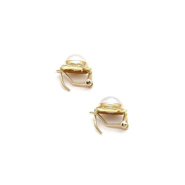 Aretes calados con medias perlas en oro amarillo 14 kilates.