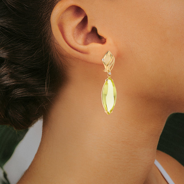 Aretes diseño especial con colgantes, citrino limón y circonias en oro amarillo 14 kilates.