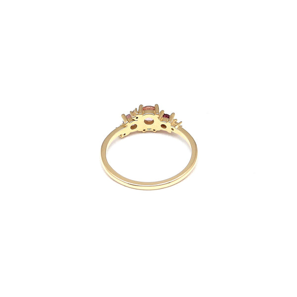 Anillo diseño especial con diamantes, espinela, amatista y rodolita en oro amarillo 14 kilates.