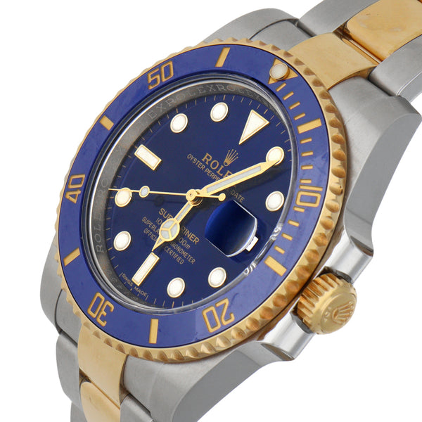 Reloj Rolex para caballero modelo Oyster Perpetual Date Submariner vistas en oro amarillo 18 kilates.