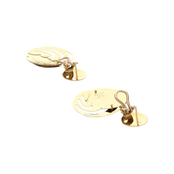 Aretes calados con colgantes y esmalte en oro amarillo 14 kilates.