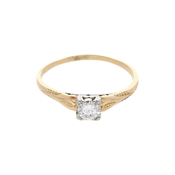 Anillo solitario con diamante en oro amarillo 14 kilates.