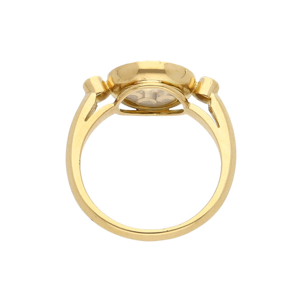 Anillo estilizado con diamantes en oro amarillo 18 kilates.