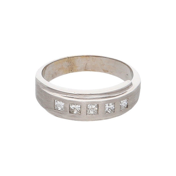 Anillo estilizado con diamantes en oro blanco 14 kilates.