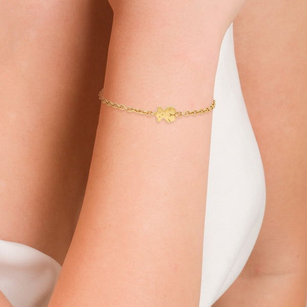 Pulsera eslabón cruzado con aplicación motivo oso firma Tous en oro amarillo 18 kilates.