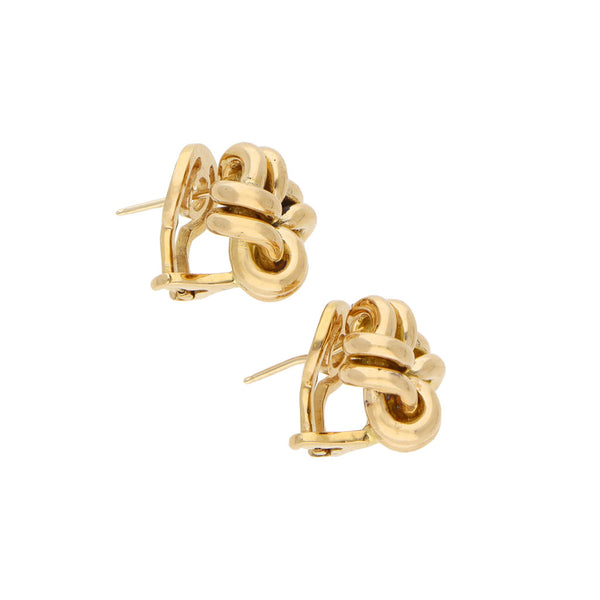 Aretes diseño especial motivo nudo firma Tane en oro amarillo 18 kilates.