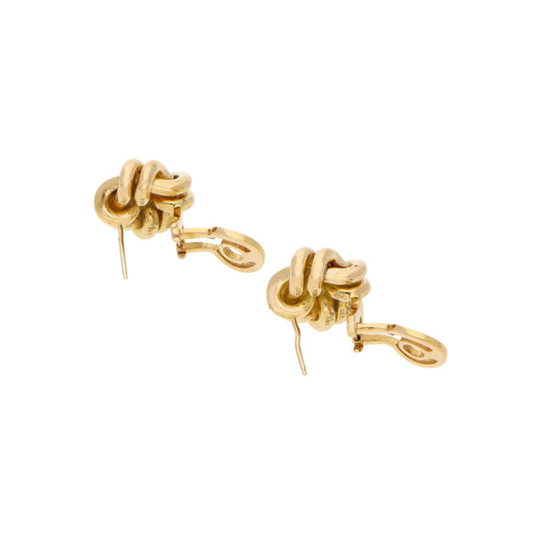 Aretes diseño especial motivo nudo firma Tane en oro amarillo 18 kilates.