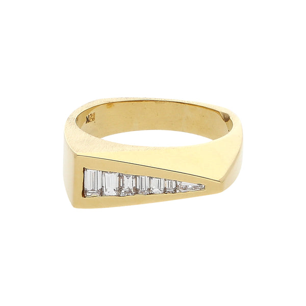 Anillo estilizado con diamantes en oro amarillo 18 kilates.