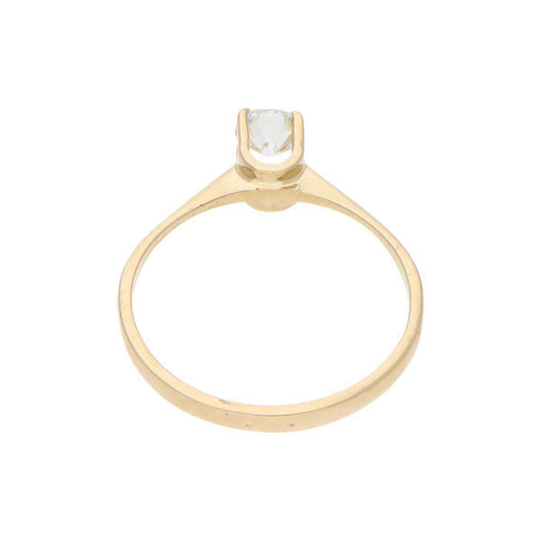 Anillo solitario con diamante en oro amarillo 14 kilates.