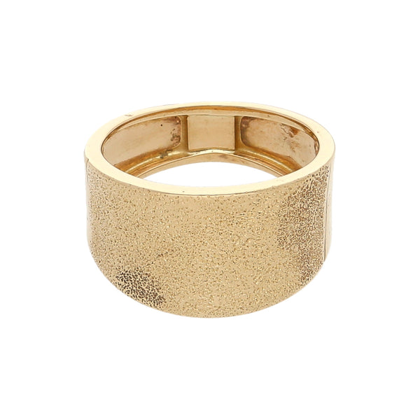 Anillo martillado oro amarillo 14 kilates.