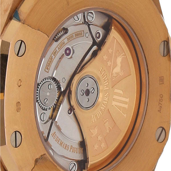 Reloj Audemars Piguet para caballero modelo Royal Oak en oro rosado de 18 kilates.