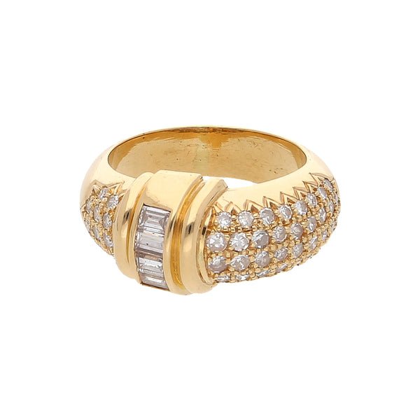 Anillo diseño especial con diamantes en oro amarillo 18 kilates.