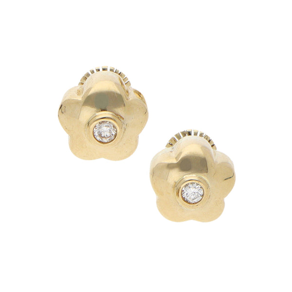 Broqueles huecos motivo floral con diamantes en oro amarillo 14 kilates.